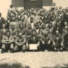 Foto di gruppo con operai della Fonderia e l'ingegner Marini