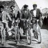 Giovani in bicicletta