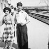 Ragazza con ferroviere